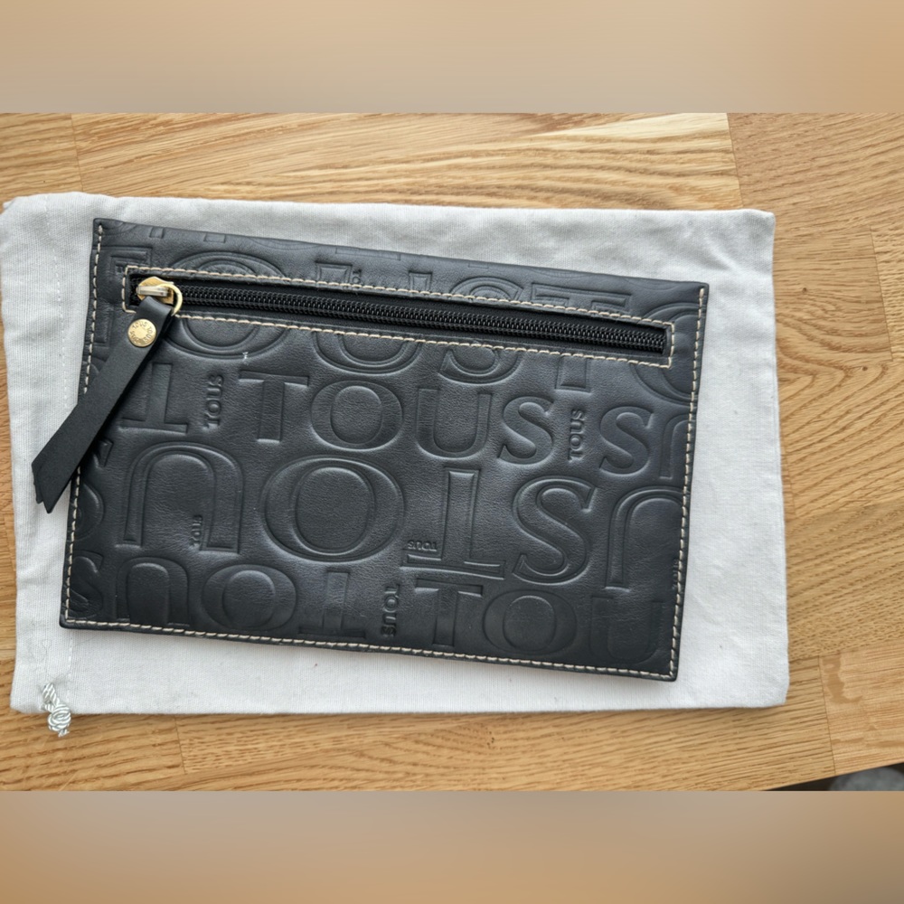 TOUS Pouch. Black.